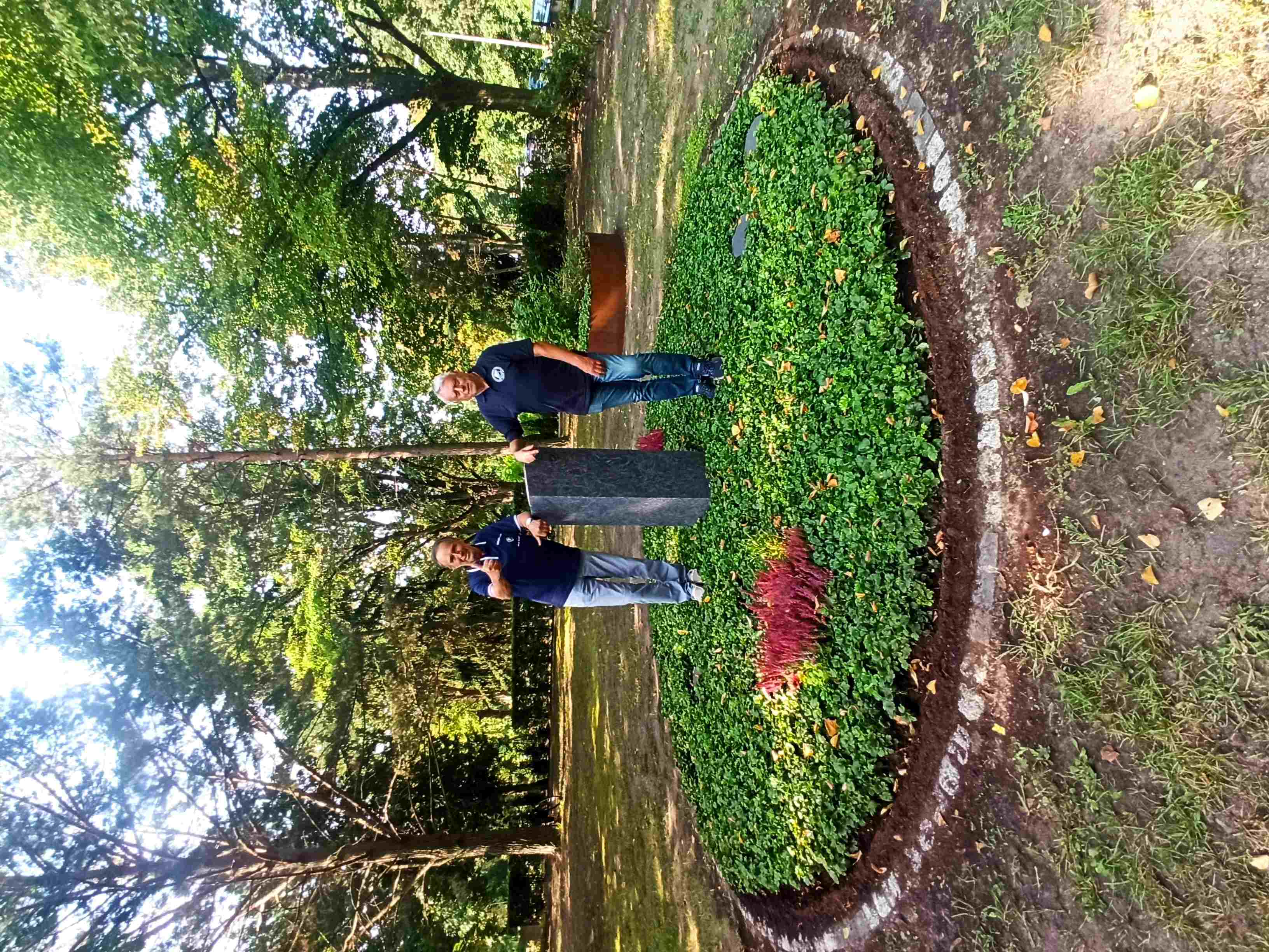 VolkerDirk daumen hoch.jpg